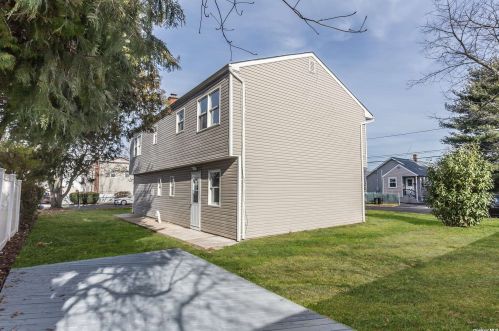 136 Bishop Rd, Babylon NY  11704-5246 exterior