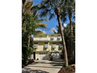 5117 Oxford Dr, Sarasota, FL 34242-1409