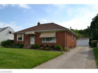 2201 290th St, Willowick, OH 44092-2429