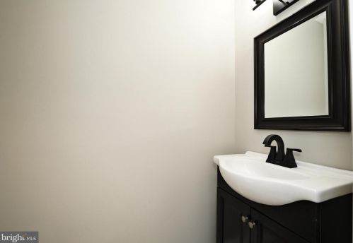 164 Canterbury Ct, East Windsor NJ 08520-5509 exterior