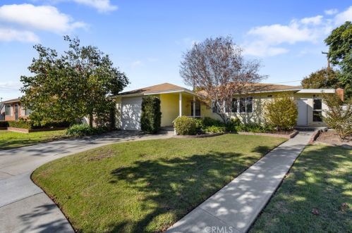 6351 El Paseo Ct, Long Beach, CA 90815-3315