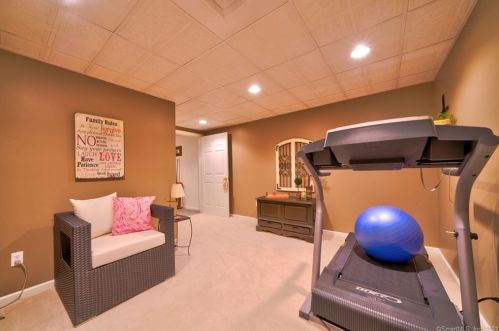 216 Watch Hill Rd, Kensington CT  06037-3657 exterior