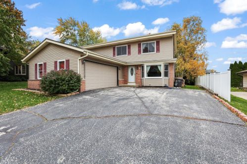 103 Cernan Ct, Mukwonago, WI 53149-1704