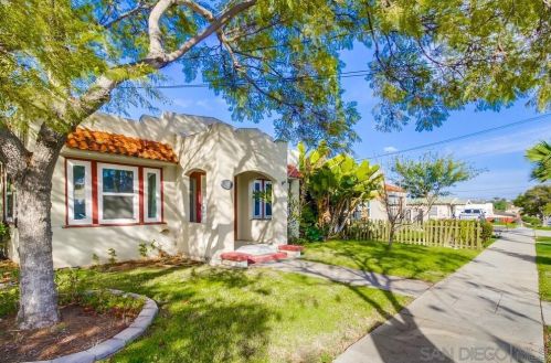 1105 6th St, National City, CA 91950-2519