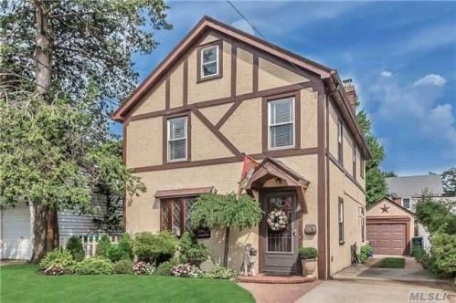 37 Beatrice Ct, Hempstead, NY 11550-1103