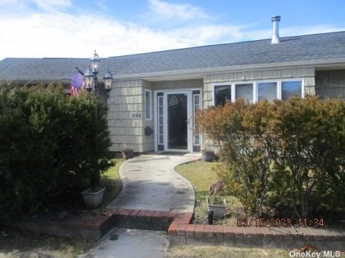 268 Cedar Ave, Canaan Lake, NY 11772-3639
