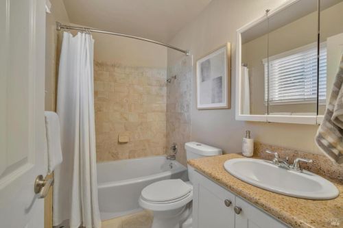 1642 Yardley St, Santa Rosa CA 95403-2390 exterior