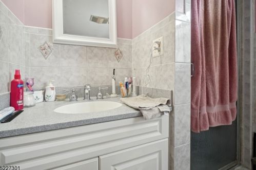 158 Norway Ln, South Plainfield NJ  07080-2810 exterior