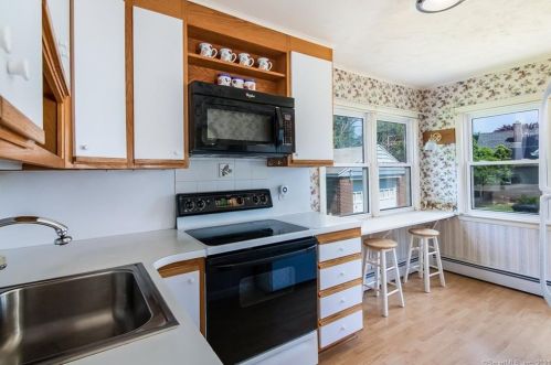 18 Wayland Rd, Milford CT  06460-4534 exterior