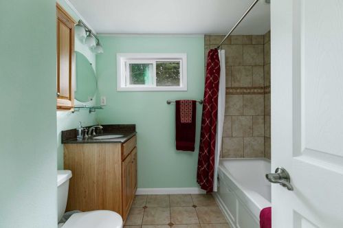545 Quaker Ln, Hyde Park NY  12538-3011 exterior
