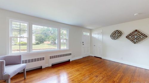519 Fern St, Hartford, CT 06107-1412