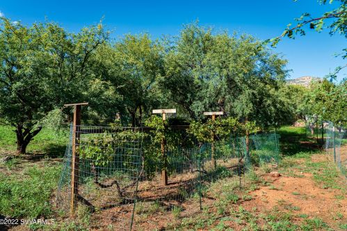 200 Concho Dr, Sedona AZ 86351-7952 exterior