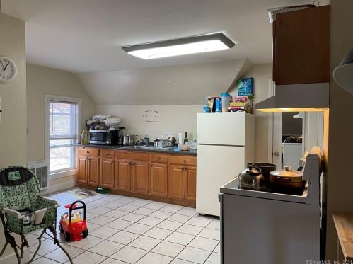 30 West St, Waterbury, CT 06708-2617