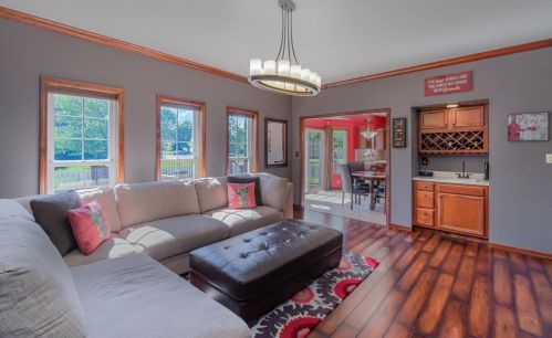 20 Lockerbie Dr, Valpo IN  46385-9287 exterior