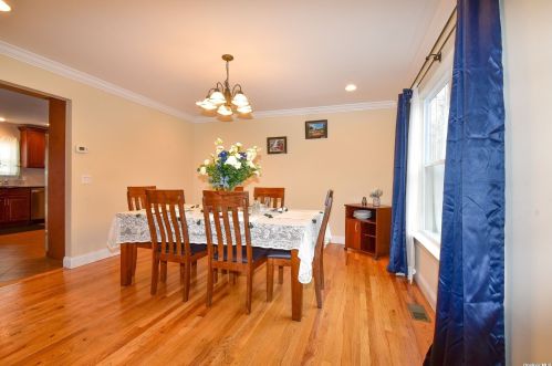 45 Crystal Brook Hollow Rd, Mount Sinai NY  11766-1606 exterior