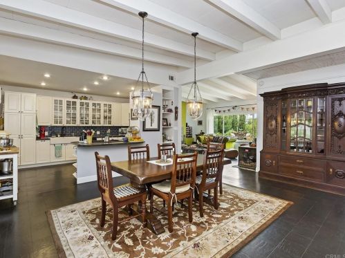 1009 Valley Crest Dr, Vista, CA 92084-6613