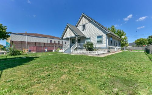2318 Walnut St, Milwaukee, WI 53205-1420
