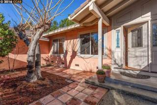 80 Corte Yolanda, Moraga, CA 94556-1625