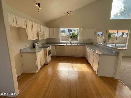 4123 Park View Ln, Glendale, AZ 85310-3219