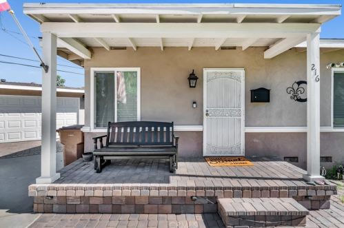 216 Russell Ave, Fullerton CA  92833-2437 exterior