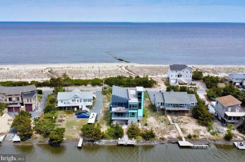 2721 Bay Shore Dr, Milton, DE 19968-9478