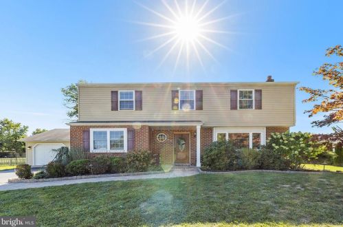 2012 Davis Dr, Norristown, PA 19403-2850