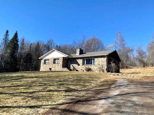 827 Briscoe Rd, Swan Lake, NY
