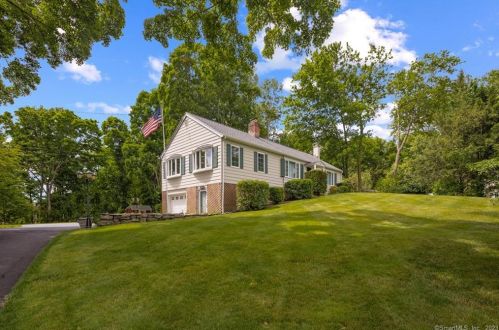 2 Candlewood Dr, Danbury, CT 06811-3139