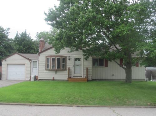 97 Blanchard Ave, Warwick, RI 02888-5013