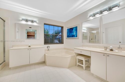 3163 176 Ter, Hollywood FL 33029-5608 exterior