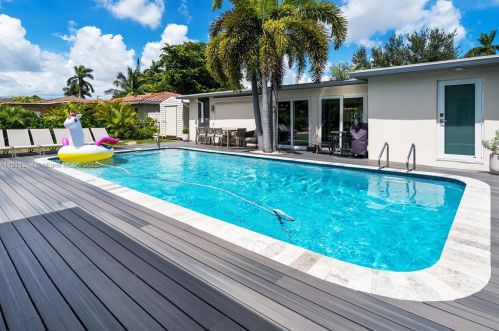 235 6th St, Dania Beach FL  33004-4147 exterior