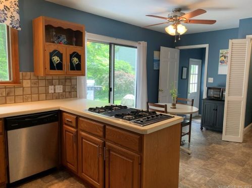 203 Hickory Hill Rd, New Britain CT  06052-1009 exterior