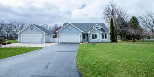 1969 Hummingbird Dr, Jackson, WI 53037-9240