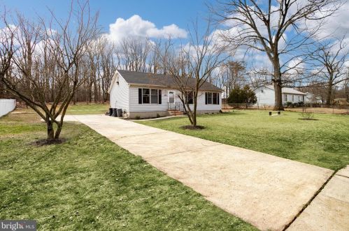 808 Mail Ave, West Deptford NJ  08096-6515 exterior