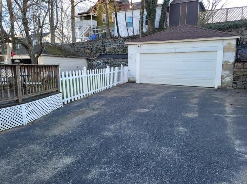 18 Mott St, Ansonia, CT 06401-1930