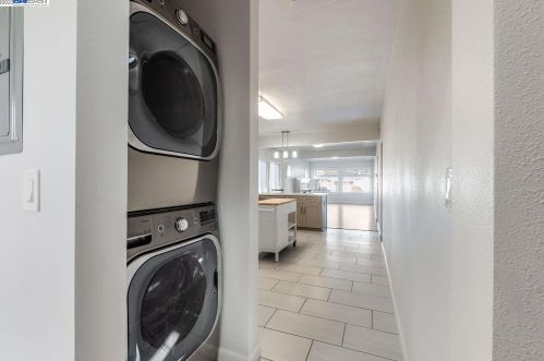 2474 61st Ave, Oakland CA  94605-1404 exterior