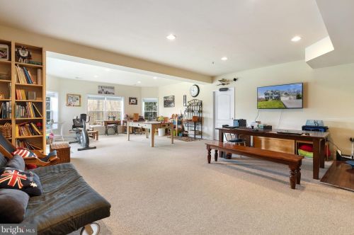 15 Lackawanna Ln, Falling Waters WV  25419-9402 exterior