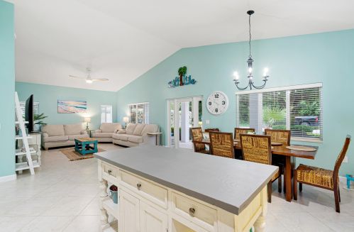120 1st St, Key Largo FL  33037-4856 exterior
