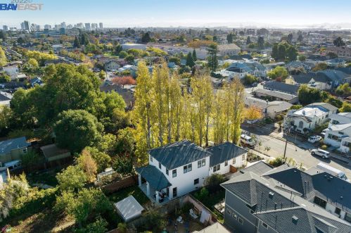 5926 Dover St, Oakland CA  94609-1426 exterior