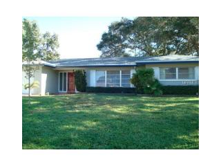 525 Oakwood Dr, Largo, FL 33771-1433