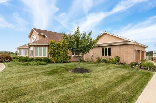 210 Tudor Ln, Pittsburgh, PA 15205-4925