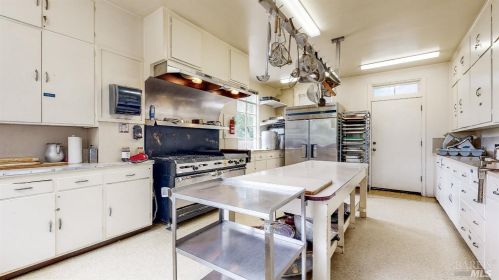 855 7 St, Santa Rosa CA  95401-6106 exterior