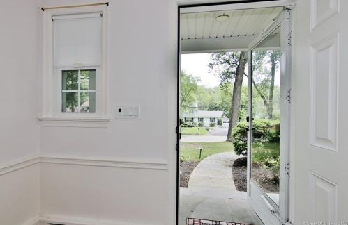 50 Malvern Rd, Stamford, CT 06905-2102
