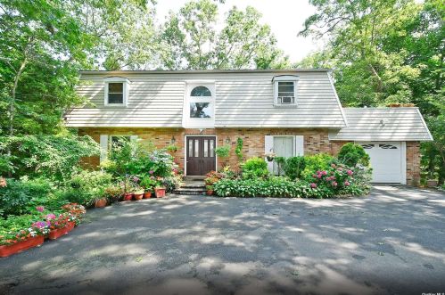 5 Weinmann Blvd, Huntington Station, NY 11747-4126