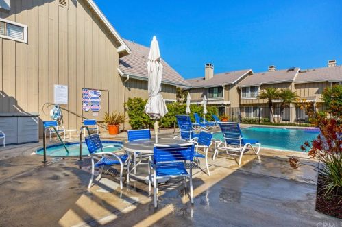 309 Regatta Way, Seal Beach CA  90740-5985 exterior