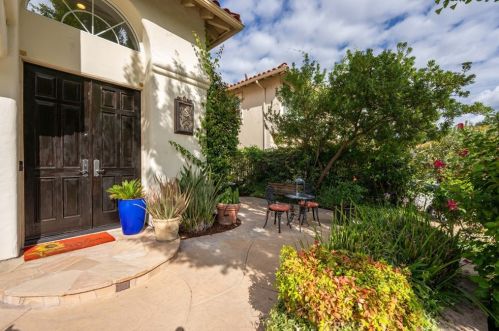 23625 White Oak Ct, Santa Clarita, CA 91321-3743