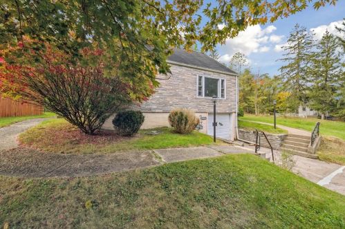 2960 Sebolt Rd, Library, PA 15129-9553