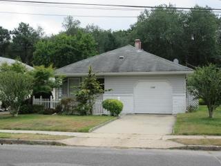 1799 Mount Everest Ln, Toms River NJ  08753-1565 exterior