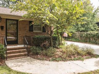 1517 Edith St, Burlington, NC 27215-2035