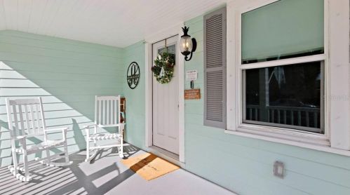 3235 6th Ave, Saint Petersburg FL  33712-1415 exterior
